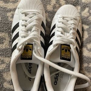 Adidas superstars